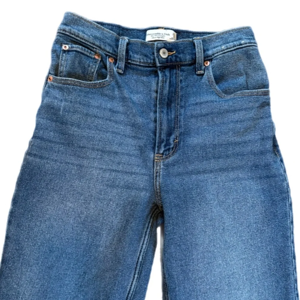 Abercrombie & Fitch 90’s Straight Ultra High Rise Jean Size 2 Regular 26 - Picture 8 of 16